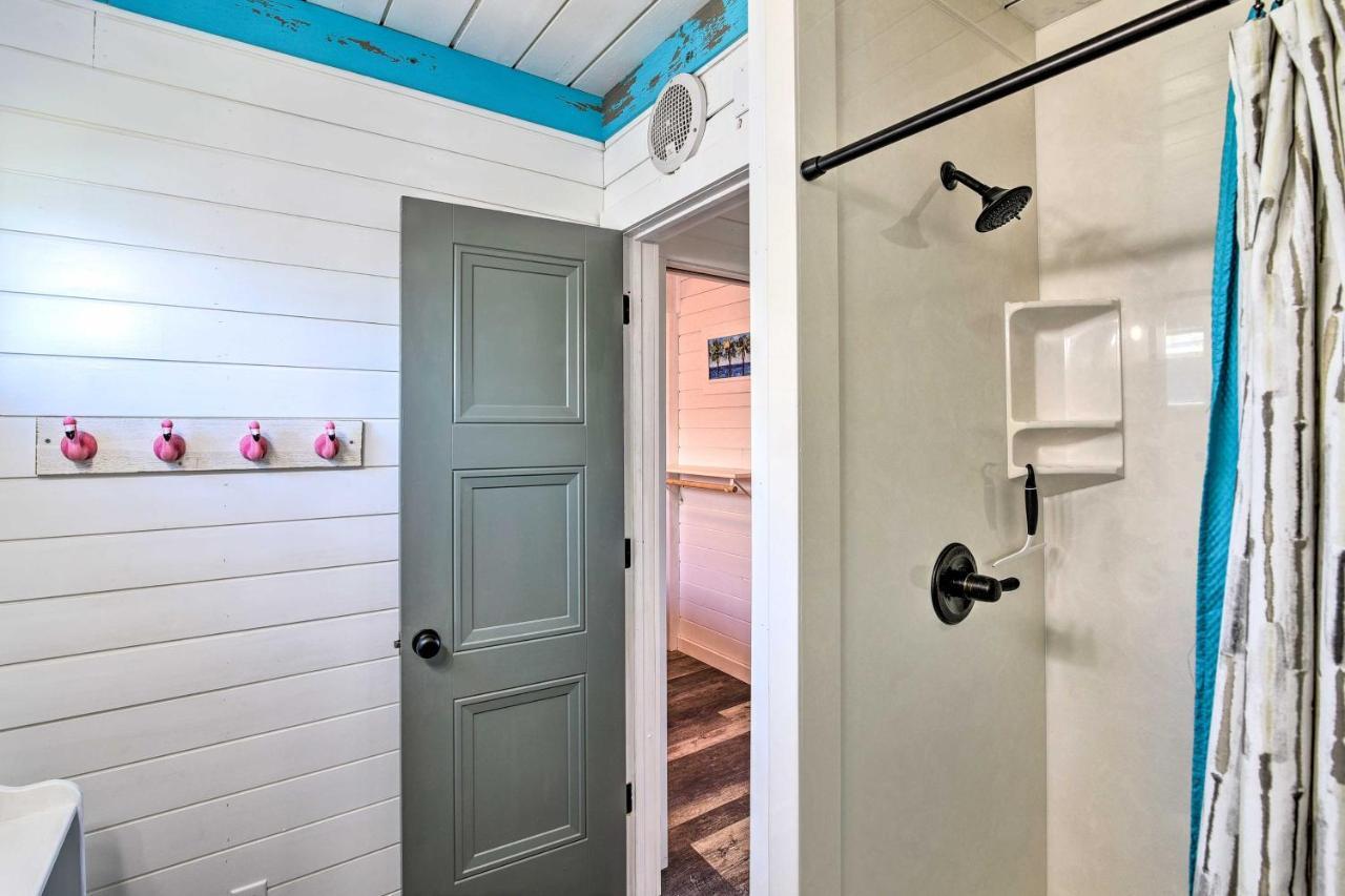 A-Frame Home With Deck - 2 Blocks To Surfside Beach! Bagian luar foto