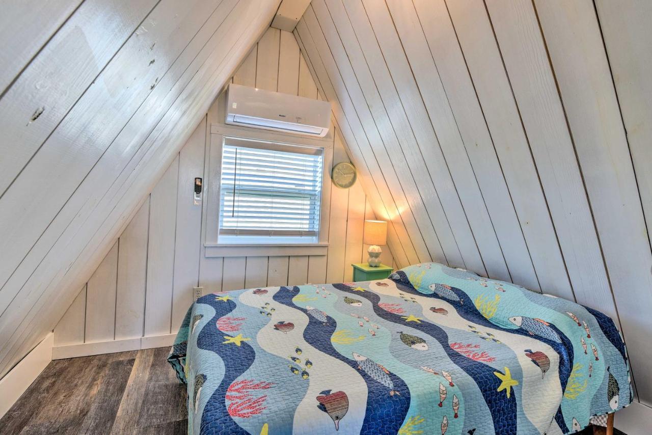 A-Frame Home With Deck - 2 Blocks To Surfside Beach! Bagian luar foto