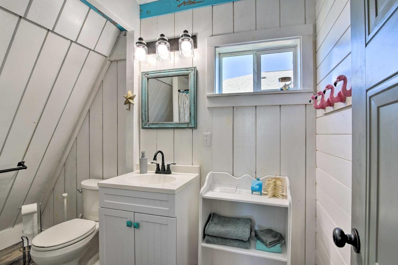 A-Frame Home With Deck - 2 Blocks To Surfside Beach! Bagian luar foto